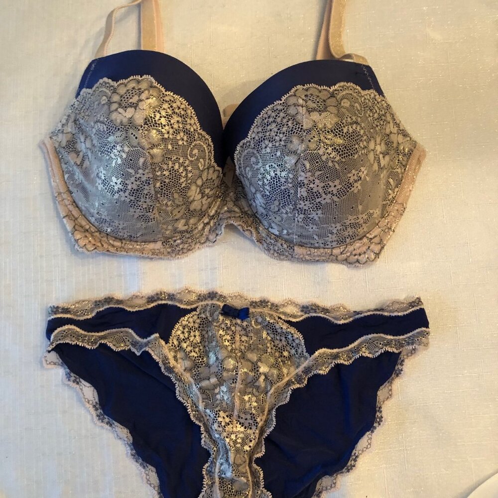 Victoria Secret Bra & Panty Set - 36DD